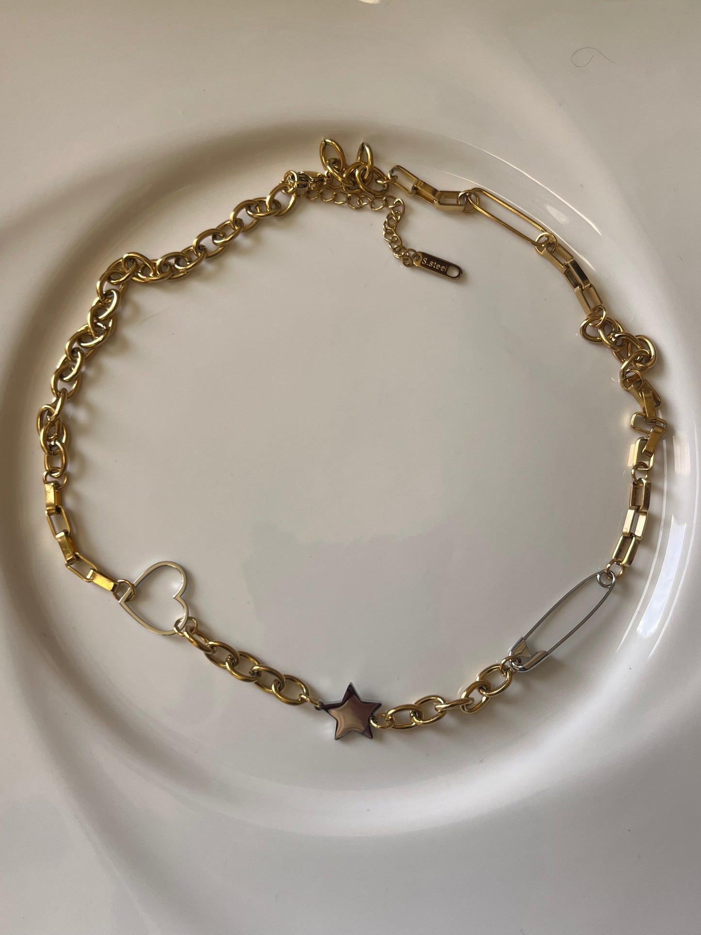 Chainned by Stars, Heart, and a Safety Pin